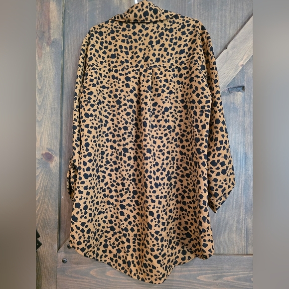 B Wear Cheetah Print Button Down Tunic Style Blouse Size XS - Picture 2 of 5